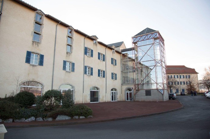 Culture et patrimoine. Les locaux de la Maîtrise de la Loire sont implantés au centre musical Pierre Boulez à Montbrison, dans un ancien couvent du XVIIe siècle.