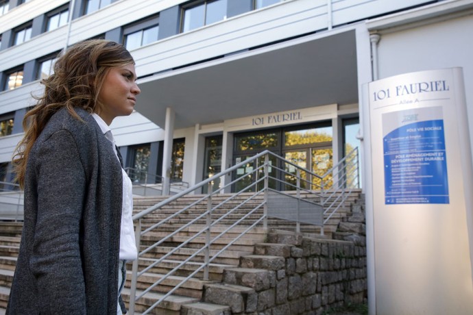 101 cours Fauriel. Les nouveaux filleuls comme Yéléna Poulet, titulaire d’un BTS assistant manager, sont reçus à Saint-Étienne dans les locaux de la direction de l’emploi et de l’insertion. Objectif : décrocher un premier emploi.
