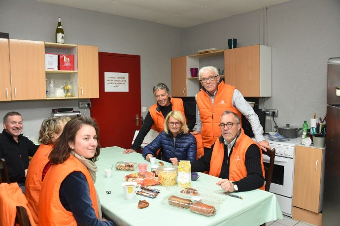 Gérard Ribeyron et son équipe se relaient chaque jour pour assurer l'aide alimentaire aux plus démunis.