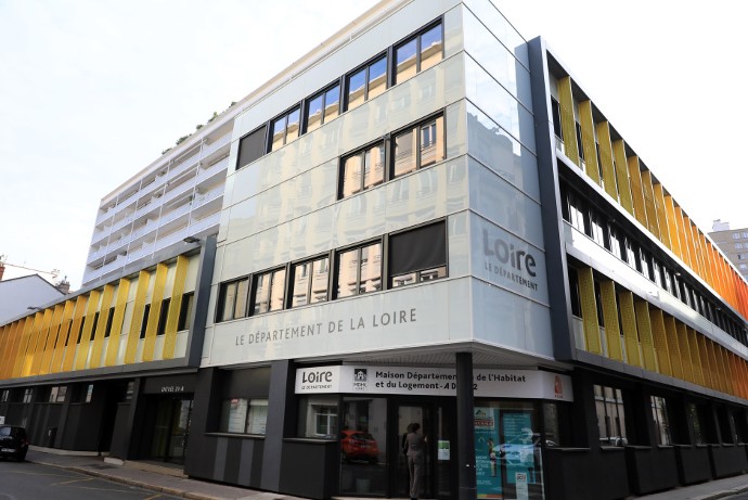 Démarches. Pour bénéficier du dispositif Rénov’actions42, il suffit de se rendre dans l’une des antennes de la MDHL à Roanne, Saint-Étienne, Montbrison, ou dans l’une des permanences délocalisées du département.