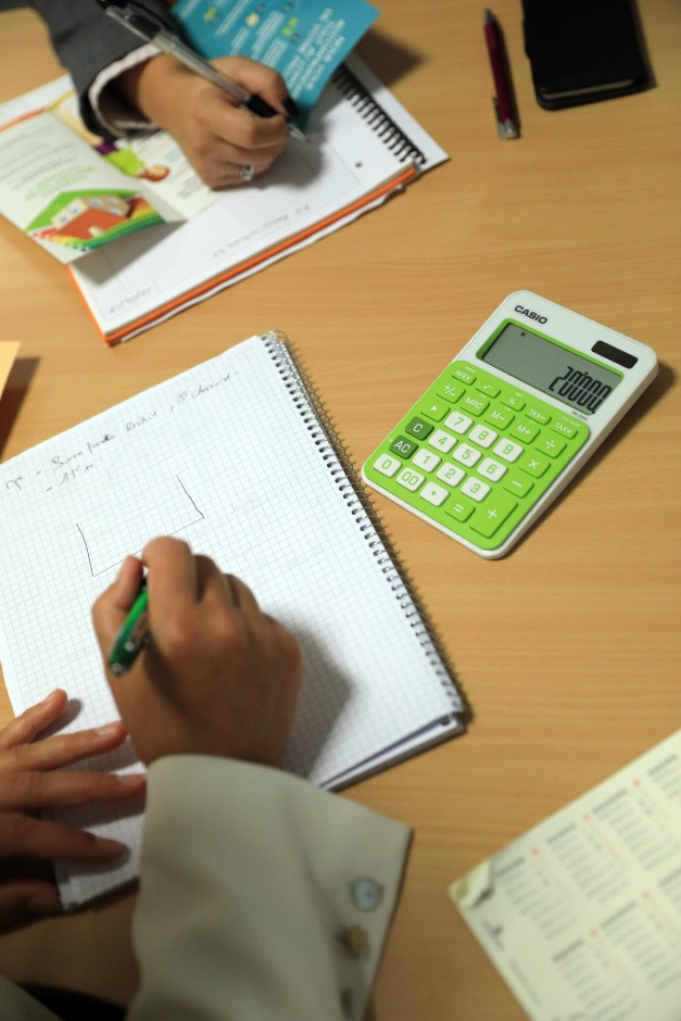 Économies. Après travaux, la consommation énergétique est vérifiée. Les factures de chauffage et d’électricité peuvent être divisées par quatre après rénovation.