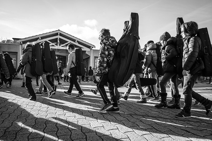 Instruments. Le Département de la Loire a alloué 20 000 euros à l’achat et l’entretien des instruments. Les enfants peuvent les emporter chez eux et s’entraîner en famille. Chacun a d’abord essayé plusieurs instruments avant d’arrêter son choix.