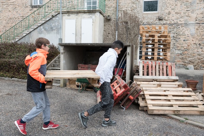 SAVOIR-FAIRE. Grâce à ce projet, les élèves de Jean-Philippe Brisson acquièrent de nombreuses compétences, notamment manuelles. Ils construiront trois nouveaux composteurs à partir de palettes.