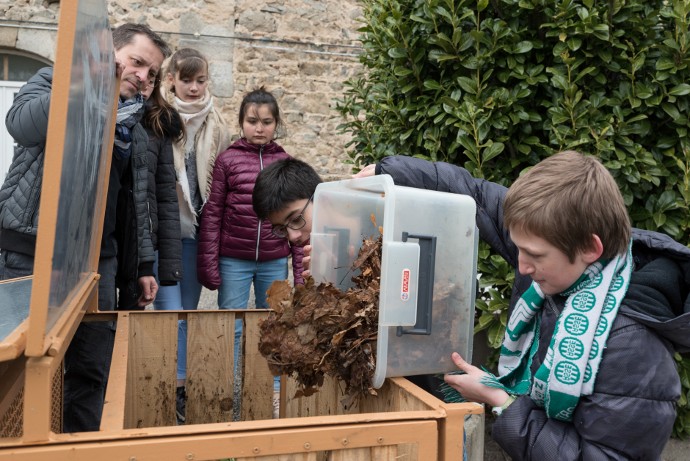 SENSIBILISATION. Entre 3 et 6 mois : c’est le temps qu’il faudra à ces déchets pour se transformer en compost. Un concept parfaitement maîtrisé par les adolescents de Saint-Germain-Laval impliqués dans l’opération.