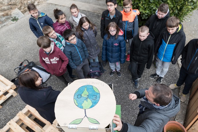 AUTONOMIE. Les élèves prendront eux-mêmes en charge l’entretien des composteurs. Ils seront secondés par l’ensemble de l’équipe, notamment par Richard Rotagnon, agent de maintenance, qui assurera la relève pendant les vacances scolaires.