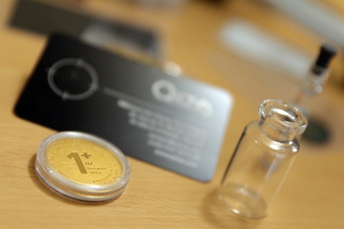 Les clients de Qiova proviennent de secteurs aussi divers que le luxe, l’horlogerie, l’aéronautique, les laboratoires ou encore les sociétés fiduciaires (passeports et billets de banque).