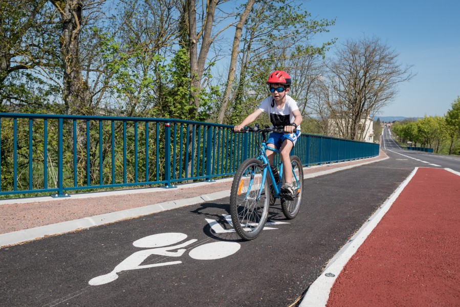 VÉLOROUTE-VOIE VERTE. Aménagement à vocation touristique et de loisirs, la Véloire permet désormais de rallier l’Eurovélo 6 en Saône-et-Loire.