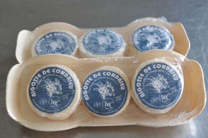 La rigotte de Condrieu est une spécialité protégée : cette AOP est produite uniquement dans le Parc naturel régional du Pilat.