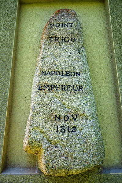 Une borne napoléonienne rappelle que ce site a été l&#39;un des points de triangulation du pays.
