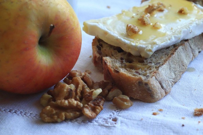 Ce fromage de vache à pâte molle se marie bien avec les produits du terroir.