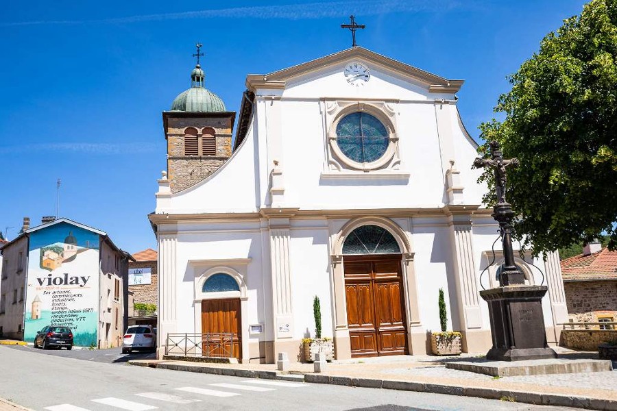 L&#39;église de Violay, au coeur du bourg.