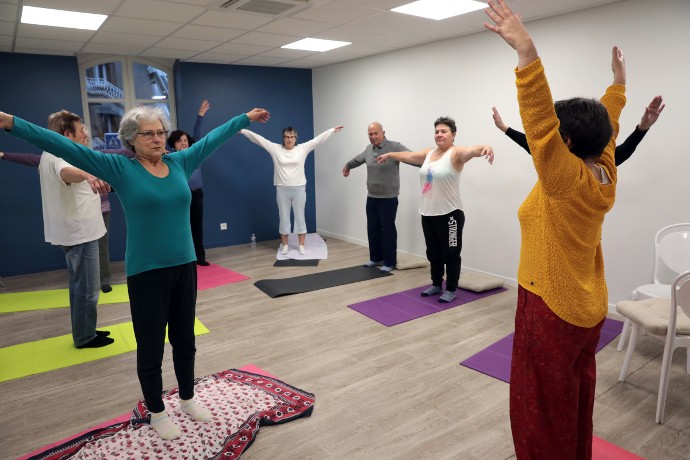 BIEN-ÊTRE. À Rive-de-Gier, le Pôle de coopération intergénérationnel propose aux aidants des moments de répit régénérateurs, à travers par exemple des cours de yoga.