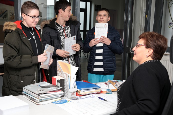 Qualités relationnelles. Écoute, discrétion, dialogue… Elisabeth Nicosia est très appréciée du corps enseignant, des parents et des élèves. « Je ne me lasse pas de mon métier. »