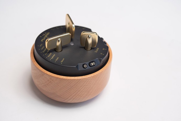 Au réveil, remettez le couvercle en bois de hêtre arrondi sur Morphée.