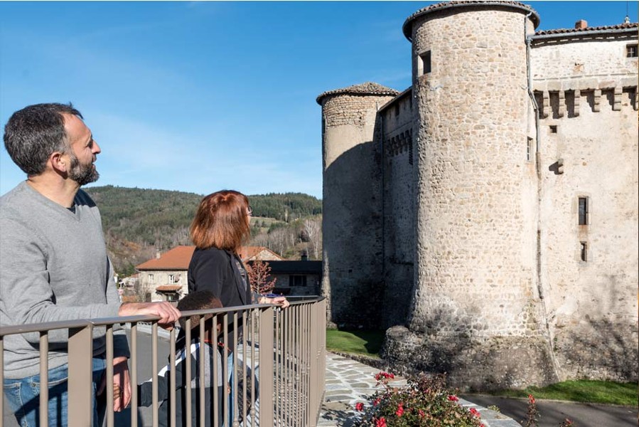 Forteresse. Le château des Marcilly Talaru a été bâti en l’an 1231 par le seigneur Arnaud de Marcilly sur ordre du Comte Guy IV du Forez.