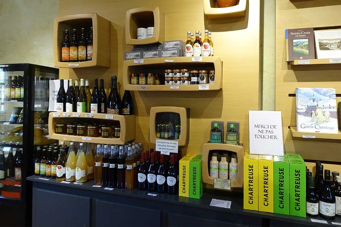 Confitures, santons, bières, jus de fruits… Offrez-vous des produits locaux dans la boutique.