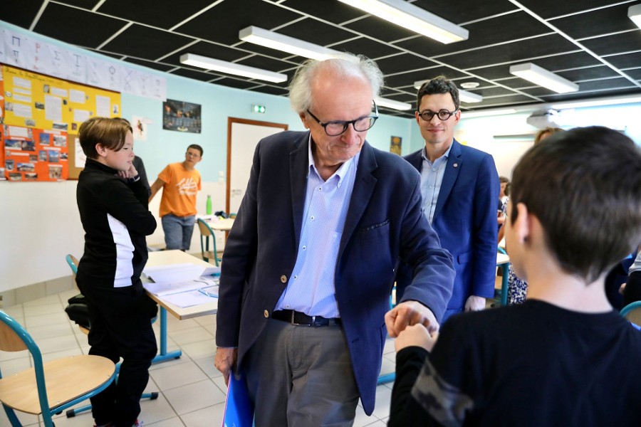 5,5 millions d&#39;euros seront prochainement investis dans la restructuration partielle du collège Jacques-Brel (Chazelles-sur-Lyon). Le Département prévoit de réaménager l&#39;entrée, la création d&#39;une salle de sciences supplémentaire, l&#39;extension du préau, l&#39;aménagement d&#39;une salle polyvalente de 100 places assises, la réfection des toitures... Le démarrage du chantier pourrait intervenir à l&#39;été 2024..