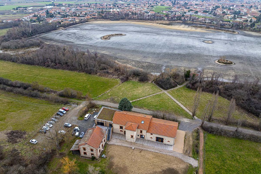 Profitez de la visite pour faire le tour du domaine de 30 hectares.