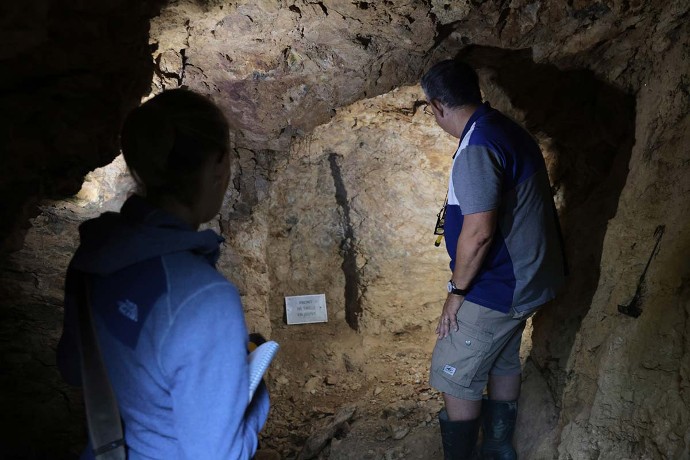 Les vestiges de Saint-Joseph portent des traces de marteau et pointerolle, deux outils utilisés au XVIIe pour l’excavation.