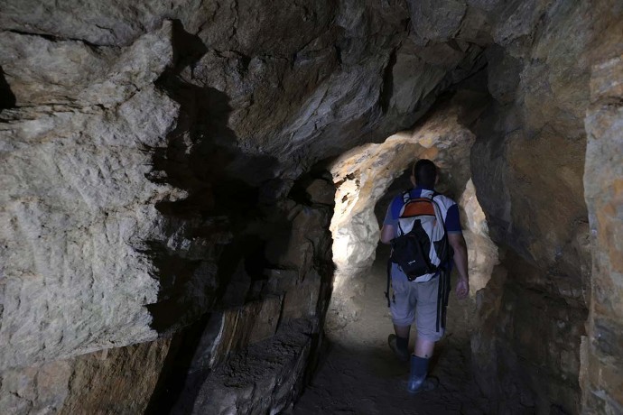 La mine d'antimoine : il n’existe que 22 mines métalliques accessibles en France (la mine d’or, elle, est unique en son genre). « La plupart ont été mises en sécurité, déclare Michel Pouzadoux. Nous ne devons notre ouverture qu’à la présence de chauve-souris ». Des bénévoles procèdent régulièrement à leur comptage.