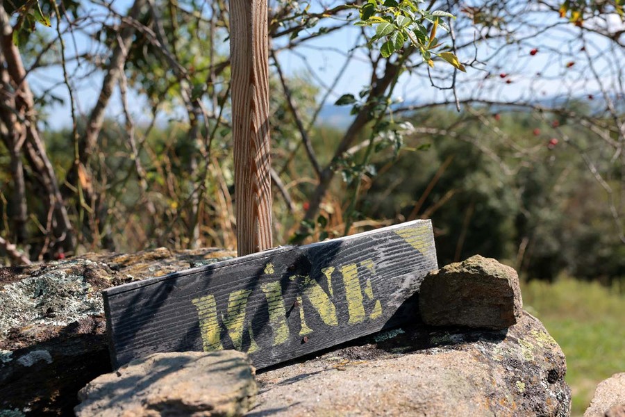 Un sentier aménagé fait le lien entre mines d&#39;or et d&#39;antimoine.