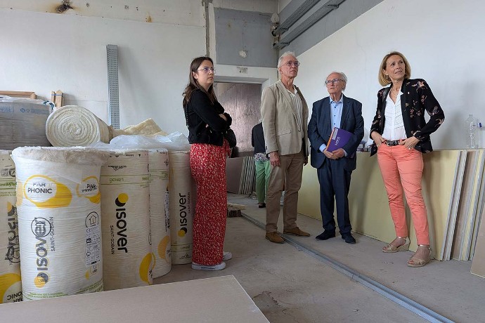 Au collège Gambetta, dans ce que seront demain deux nouvelles salles de classe expérimentales.