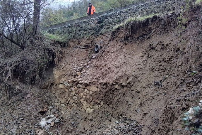 Talus sur la RD 503 (commune de Malleval) au lendemain de la crue du 17 octobre 2024.