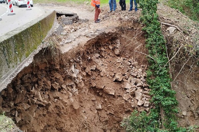 Talus sur la RD 503 (commune de Malleval) au lendemain de la crue du 17 octobre 2024.