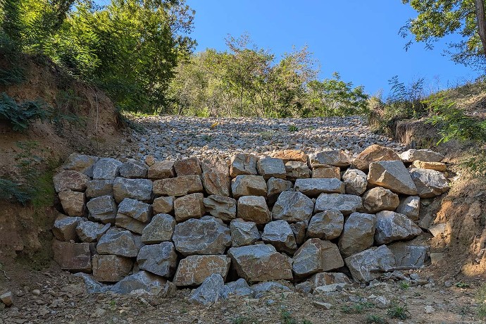 Talus sur la RD 503 (commune de Malleval) à l'automne 2025.