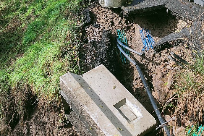 Talus sur la RD 503 (commune de Bourg-Argental) au lendemain de la crue du 17 octobre 2024.