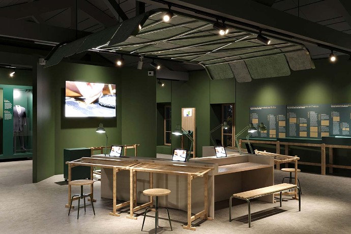 Le nouveau musée de la broderie or, aménagé au deuxième étage de L’Orée. Quatre métiers occupent le volume central de l'ancienne colonie de vacances. Plusieurs espaces sont dédiés à la création contemporaine, dont une exposition temporaire. La scénographie est signée Guliver Design (agence stéphanoise).