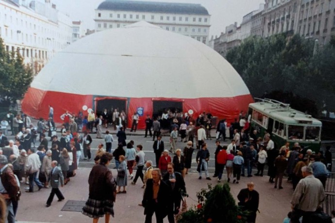 Les tentes de la première édition. © Archives personnelles de Jacques Plaine