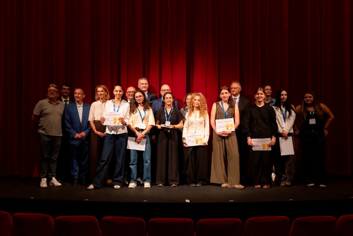 Les candidates et le jury sur scène - ©Pierre Grasset